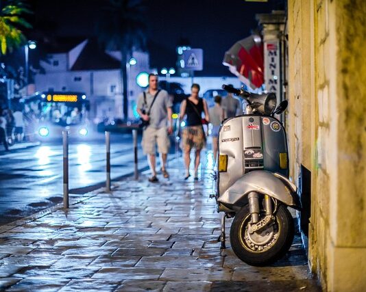 Czy w zimie można jeździć skuterem?