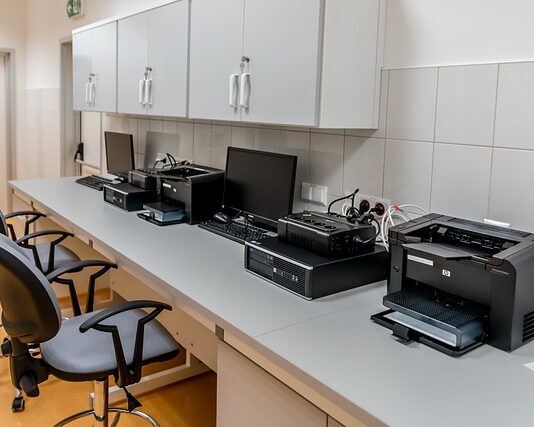 Jakie światło do monitora?