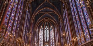 Jak dobrać żyrandole do salonu?