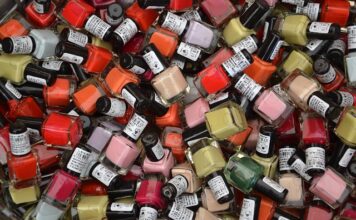 Jak prawidłowo lakierować drewno?