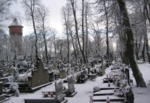 Czym kierować się przy wyborze projektu nagrobka oraz kamienia? zakład kamieniarski Grabów